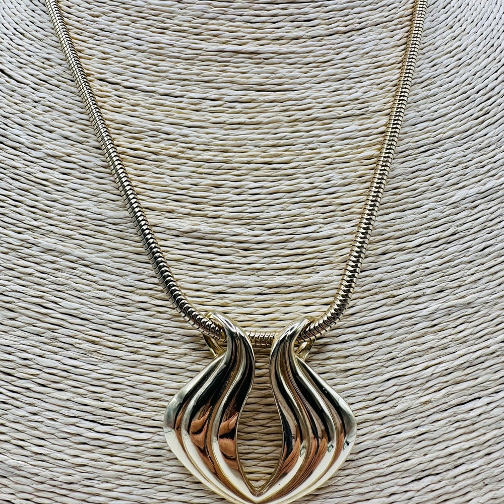 Elegant Vintage Sarah Coventry Gold Tone Necklace
